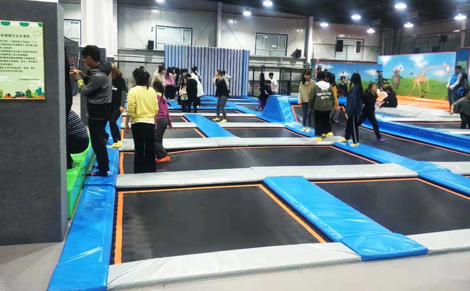 蹦床樂園
