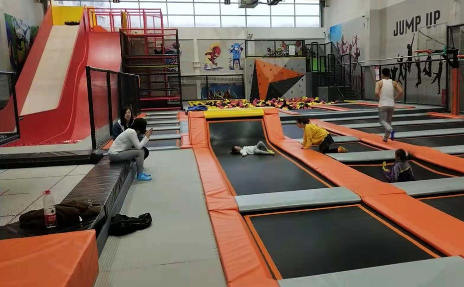 蹦床樂園