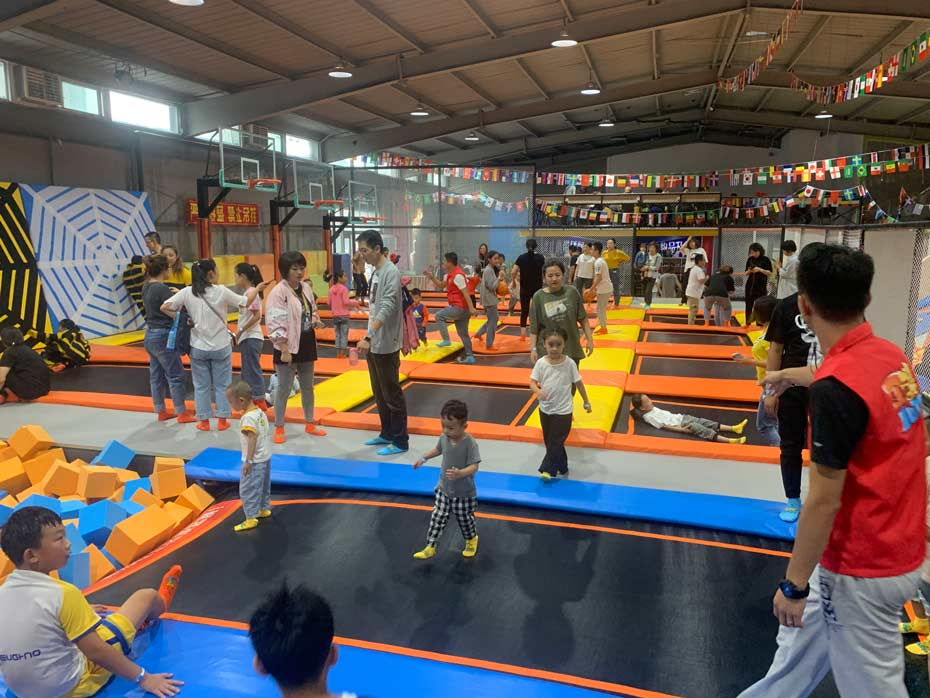 蹦床實(shí)物照片