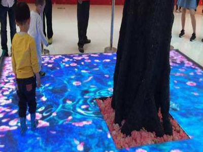 蹦床互動投影技術(shù)飛速發(fā)展，為孩子帶來更多樂趣