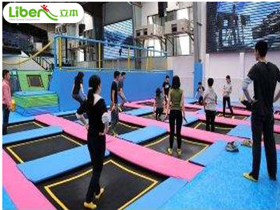 蹦床街區(qū)要多少錢