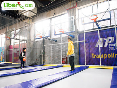 大型室內游樂場賺錢嗎，開個大型蹦床館多少錢?
