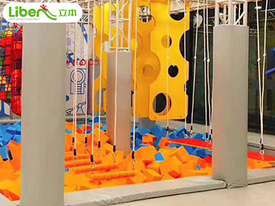室內(nèi)蹦床哪個(gè)廠家好?怎樣選擇可靠產(chǎn)品?